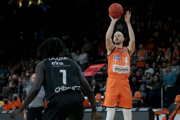 借出色的竞 借出色的竞